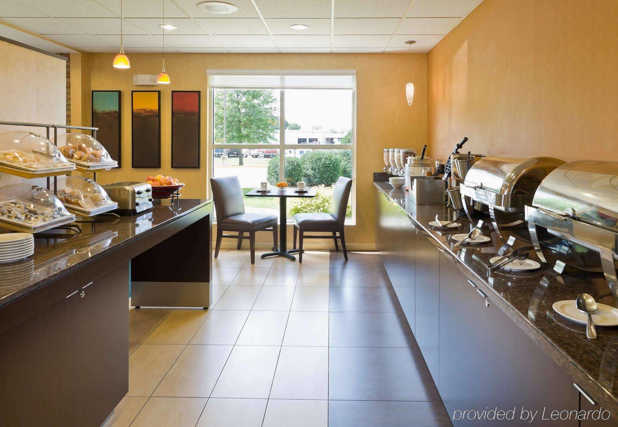 Residence Inn By Marriott Cedar Rapids Restaurant photo